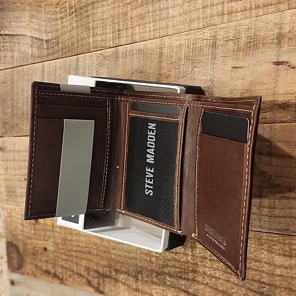 Genuine Leather Steve Madden Trifold Mens Wallet - Picture 3 of 6